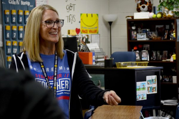 Math teacher Suzanne Hill talks to parents during the 2023-24 "Meet the Teacher" night